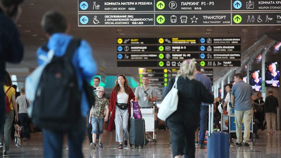 Туристы в аэропорту
