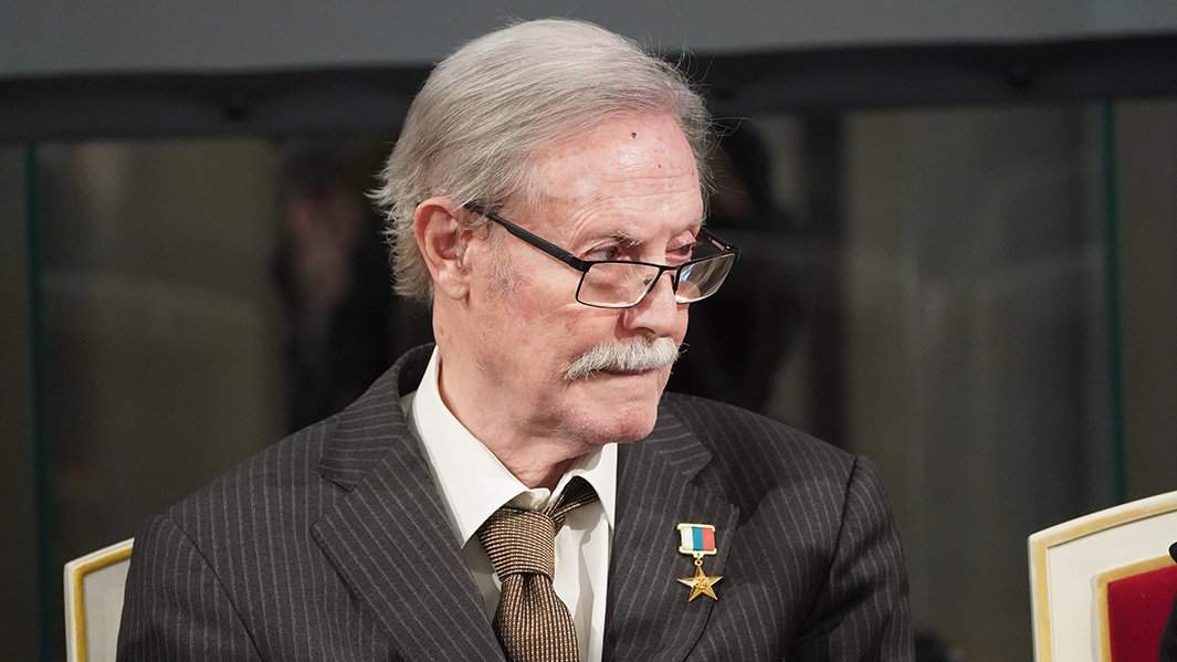 Юрий Соломин