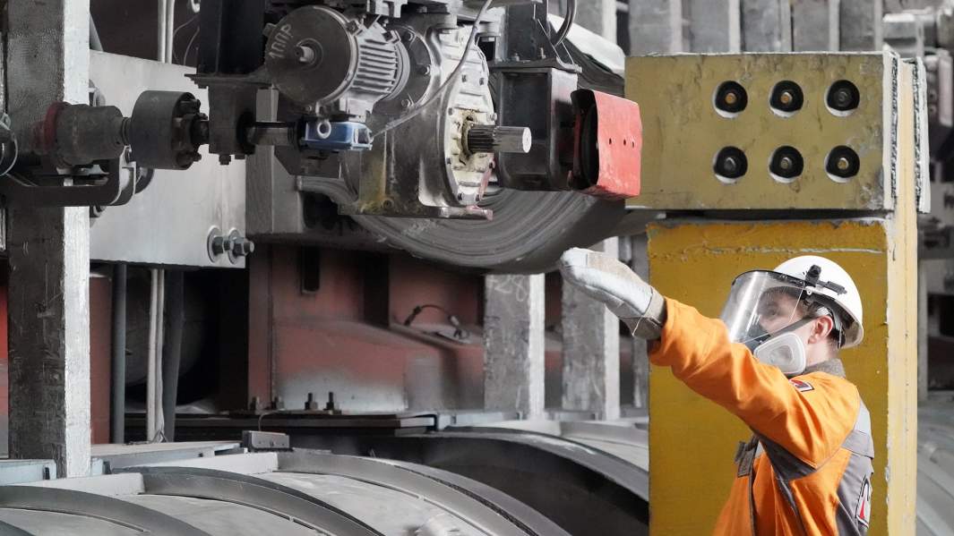 работник завода