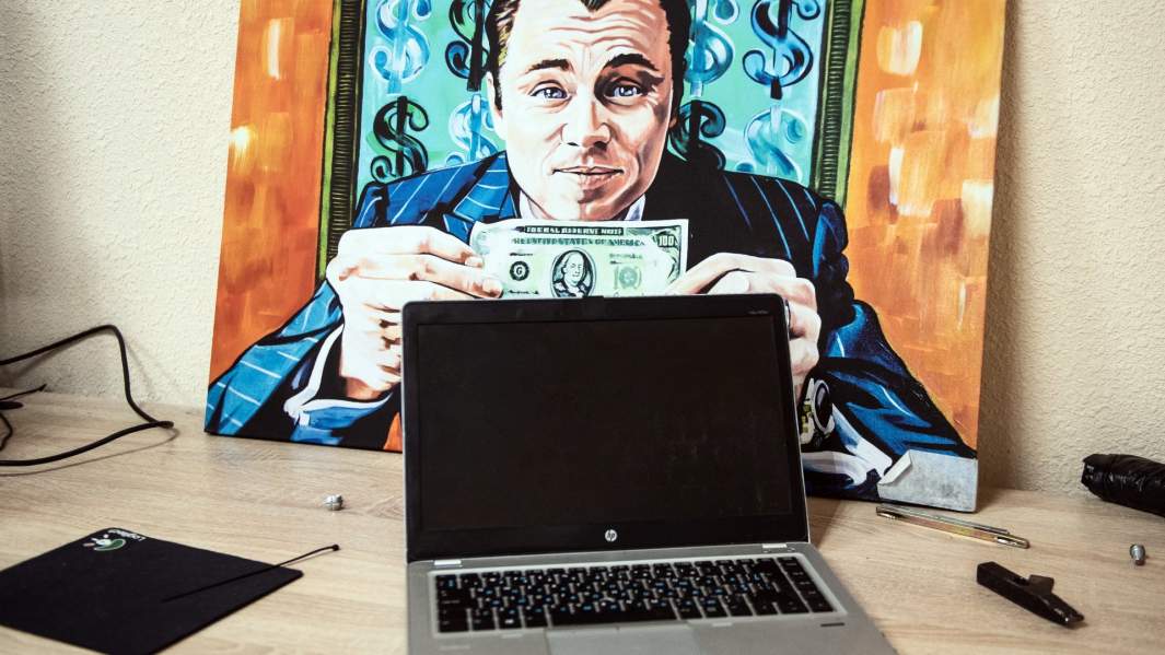 граффити с долларами ноутбук