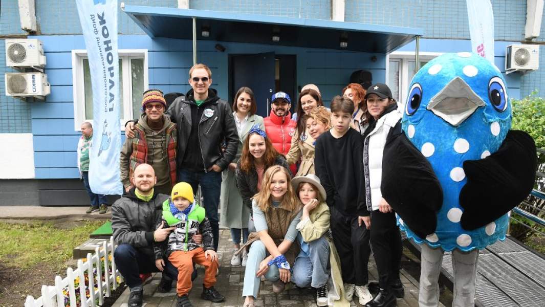 Субботник в рамках фестиваля «Черешневый лес» на территории реабилитационного центра «Под крылом» в Москве, май 2022 года