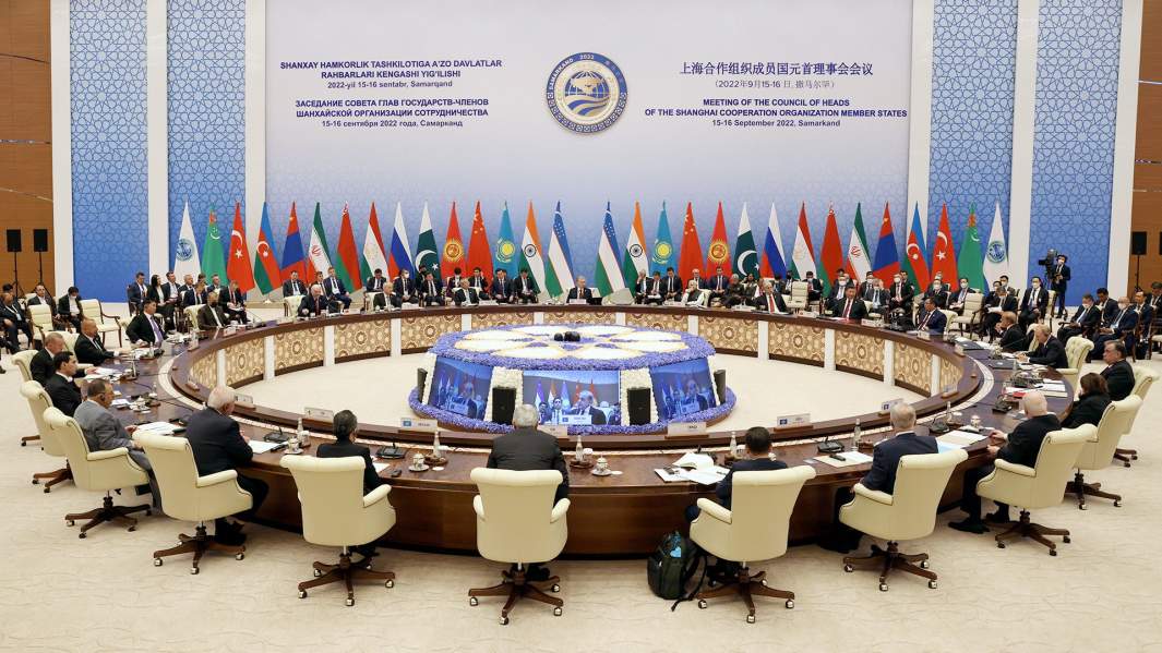 Президент РФ Владимир Путин на заседании в расширенном составе глав стран - участниц Шанхайской организации сотрудничества