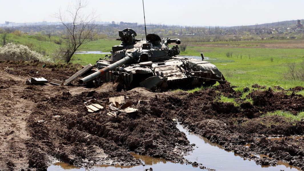 Разбитый украинский танк