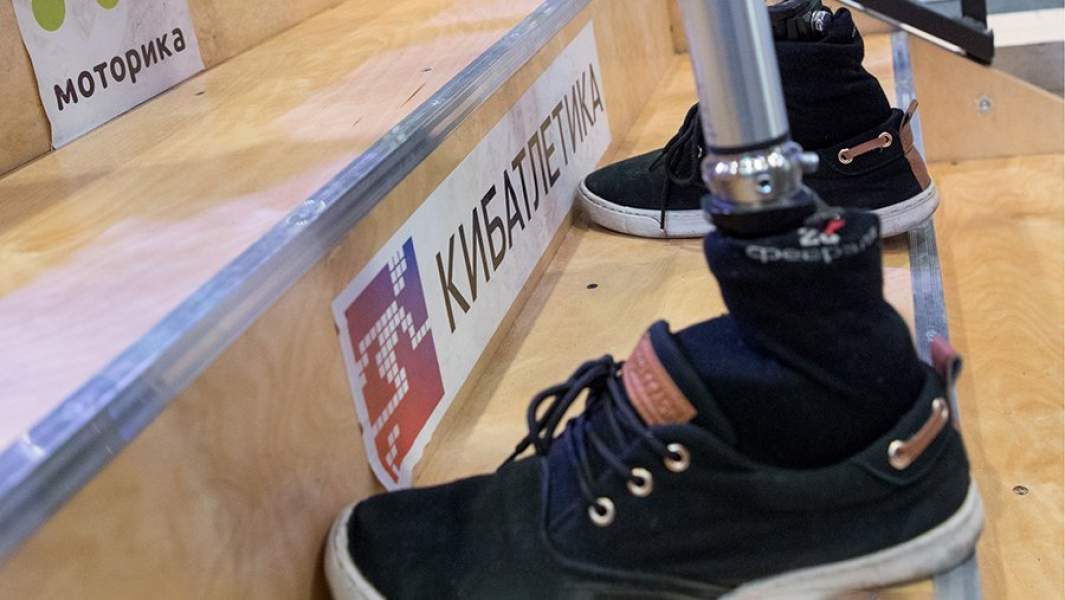 Ноги кибатлета во время первенства России по кибатлетике