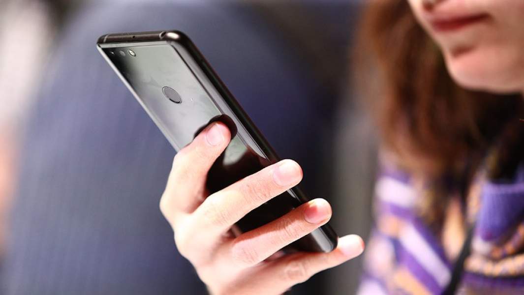 телефон рука