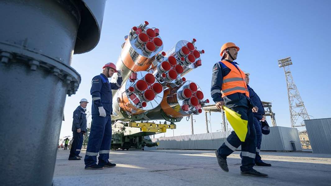 Вывоз ракеты-носителя Союз-2.1а