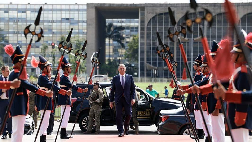 Сергей Лавров перед началом встречи с главой МИД Бразилии Мауро Виейрой во дворце МИД Бразилии