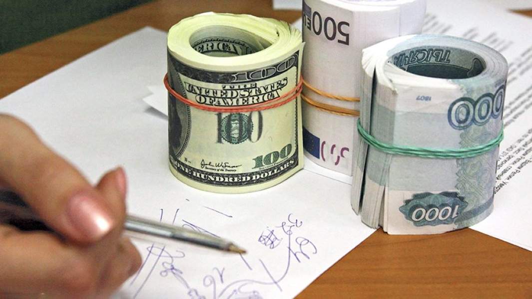 Деньги на столе