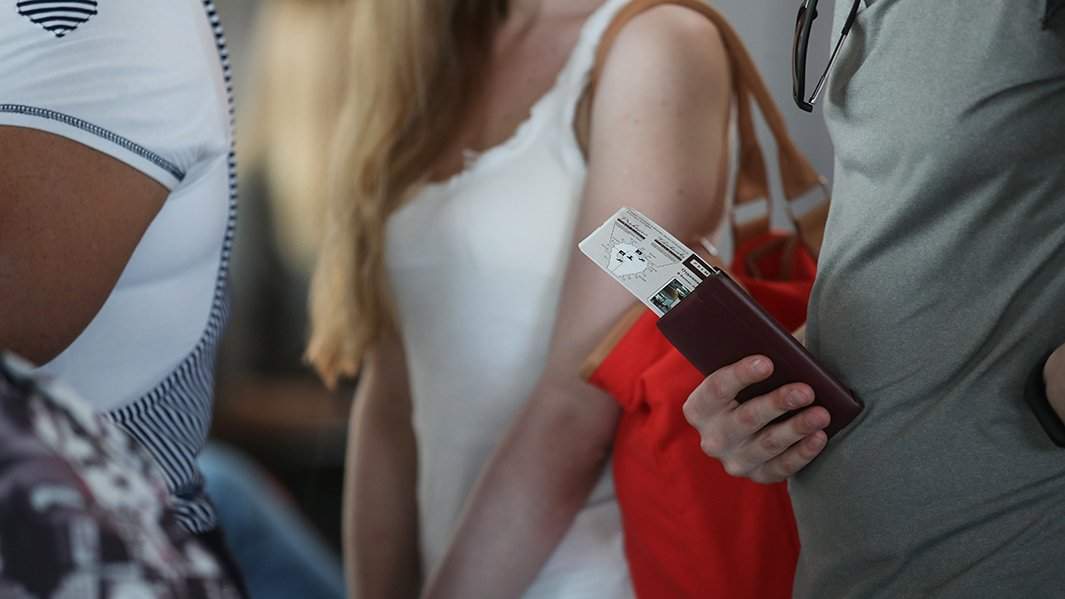 билет в руках пассажира