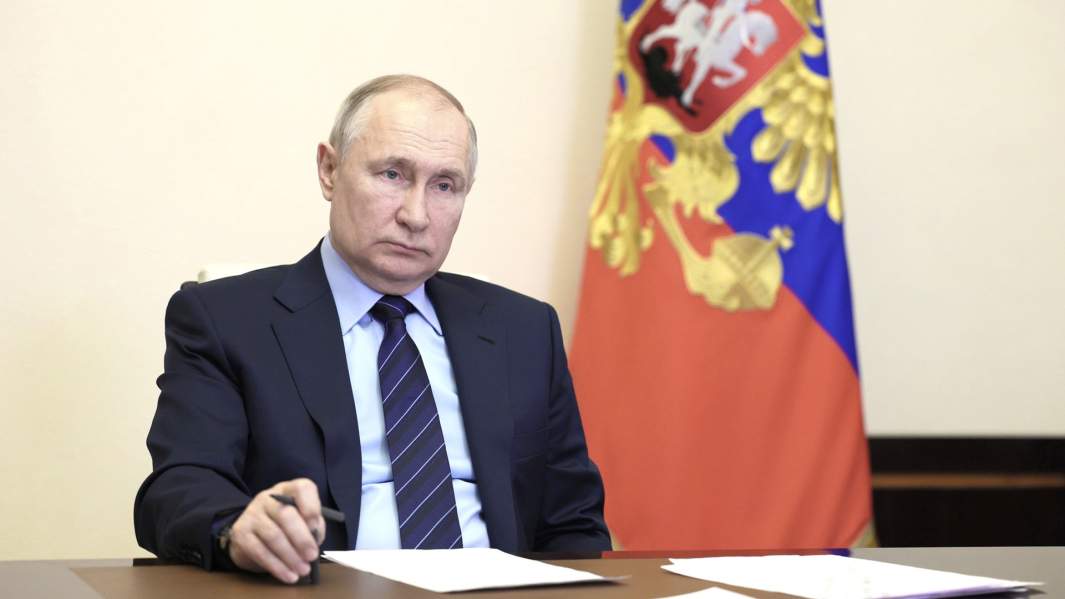 Президент России Владимир Путин на заседании Совета по развитию местного самоуправления в режиме видеоконференции в Ново-Огарево