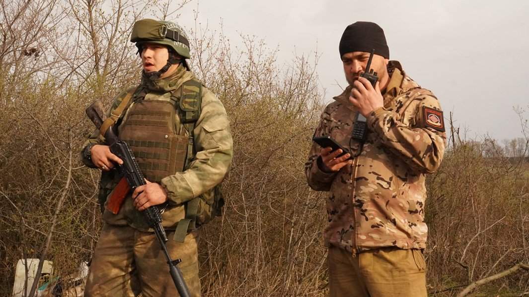 Работа расчёта. Справа командир Архангел