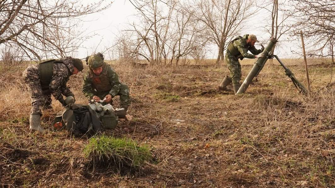 Миномётный расчёт - все действия должны быть оперативными