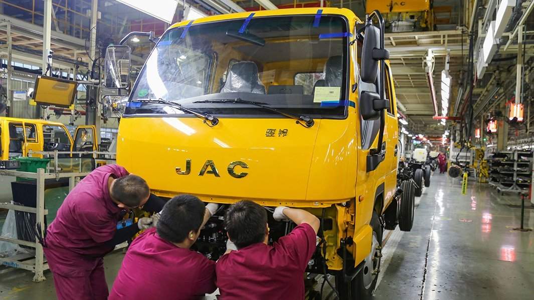 Производство китайских грузовиков JAC 