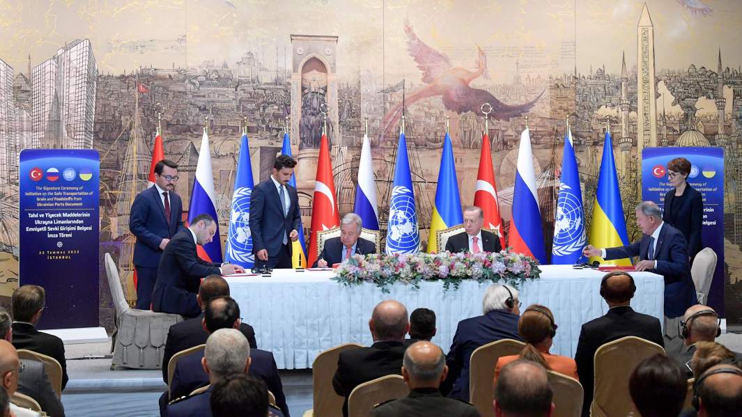 Подписание Черноморской инициативы в Стамбуле в Турции, 22 июля 2022 года