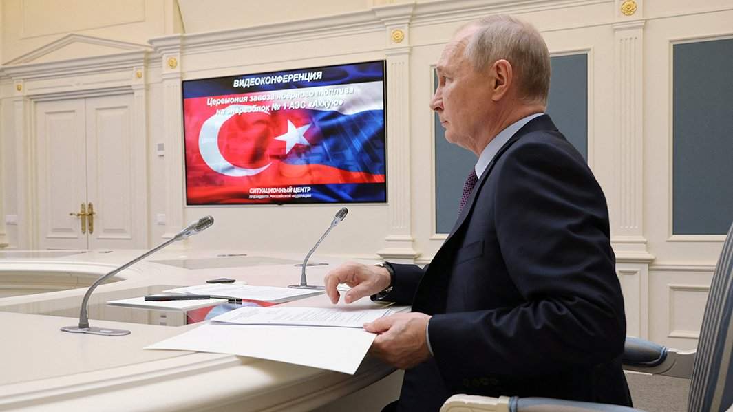 Президент РФ Владимир Путин в Кремле во время церемонии поставки первого ядерного топлива для АЭС «Аккую»