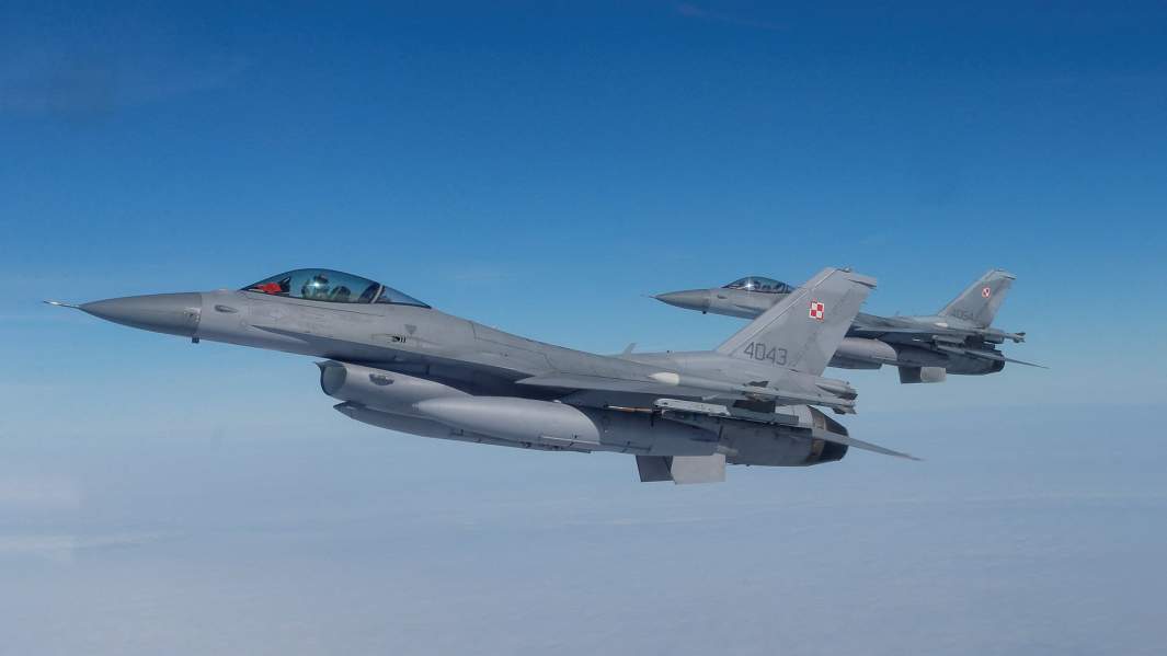 истребитель f-16