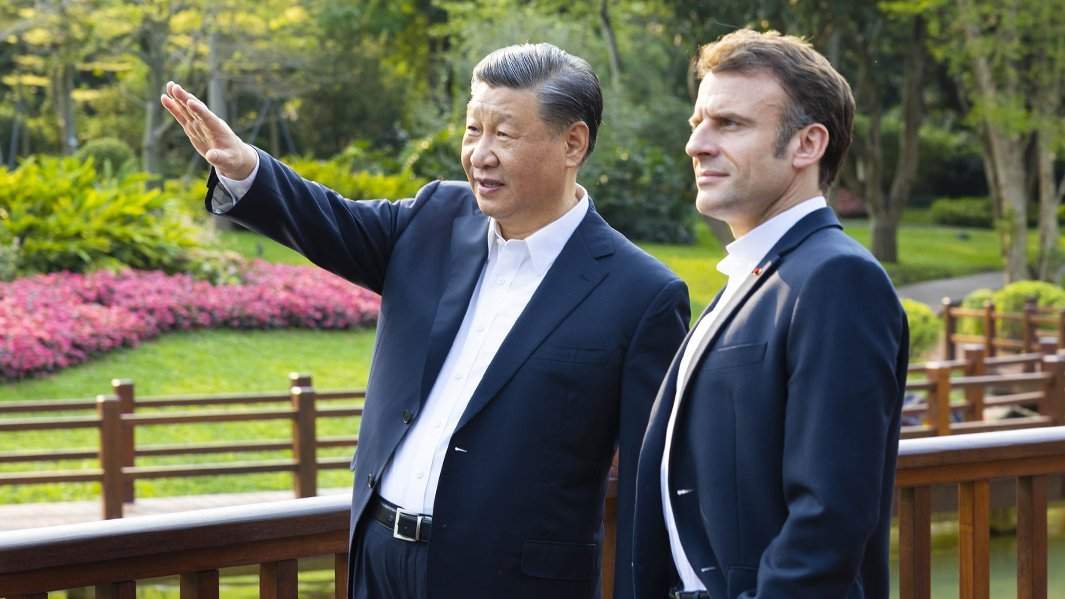 Председатель КНР Си Цзиньпин и президент Франции Эммануэль Макрон