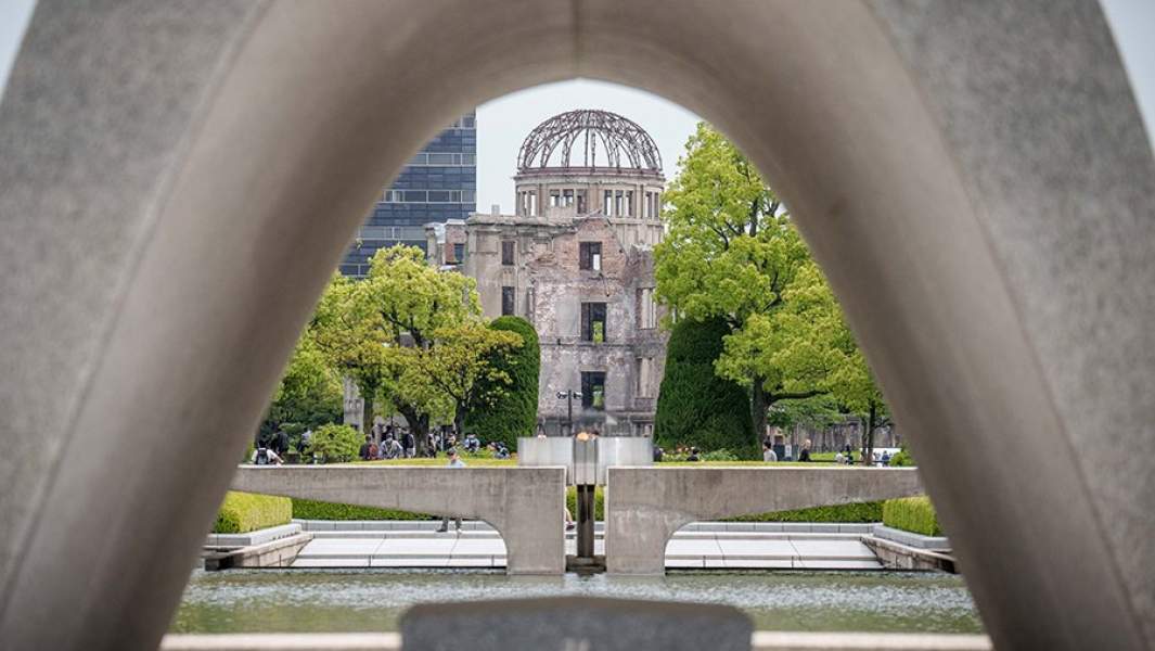 Развалины бывшего выставочного центра торгово-промышленной палаты Хиросимы, разрушенного 6 августа 1945 года взрывом американской атомной бомбы «Малыш»