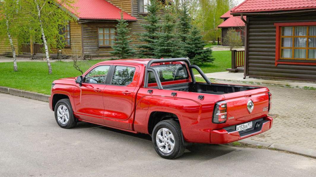 Грузоподъемность менее тонны для пикапов заявляют, чтобы беспрепятственно заезжать внутрь Третьего транспортного кольца. Сертифицированный фаркоп предусмотрен в планах