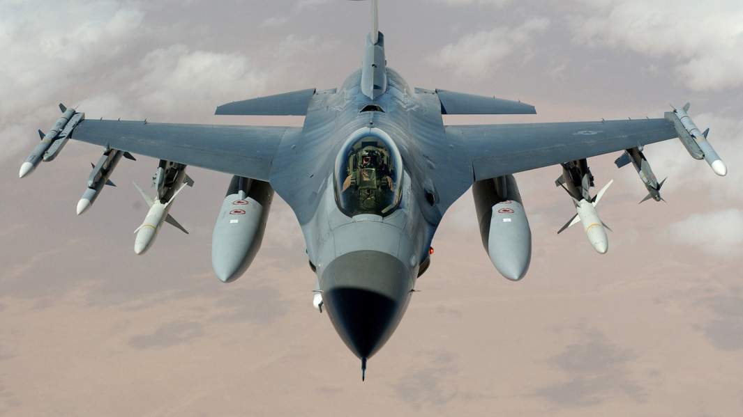 F-16 самолет 