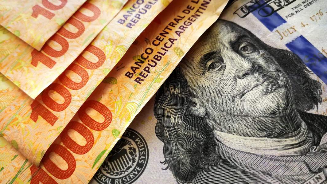 деньги доллар песо