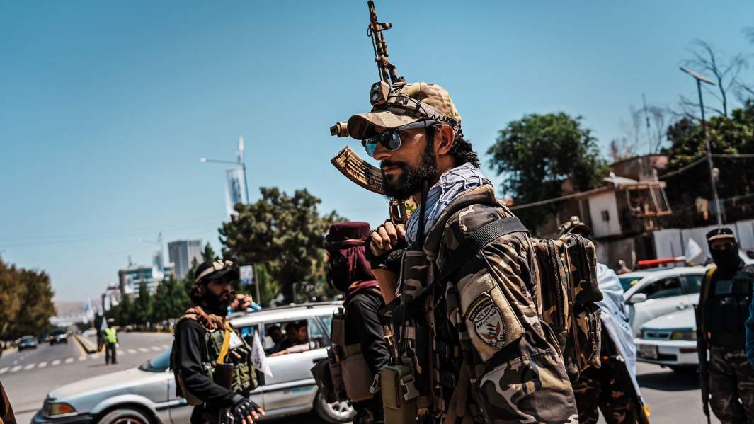 талибы с оружием