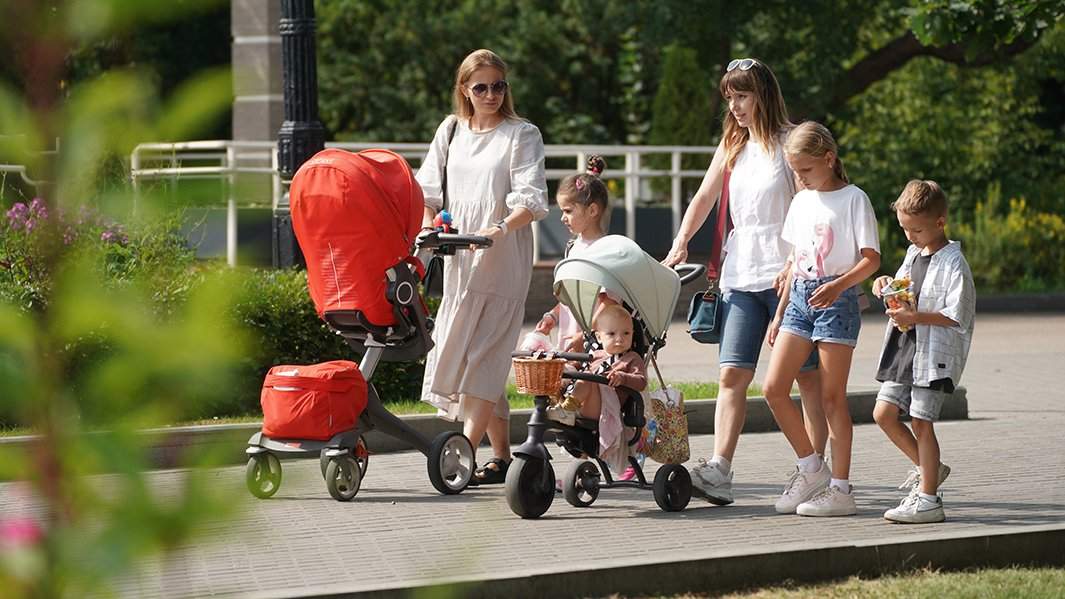 Женщины с детьми 