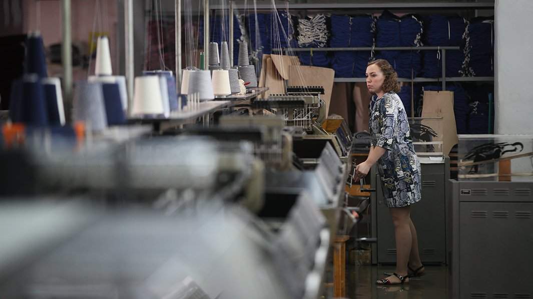 женщина на фабрике