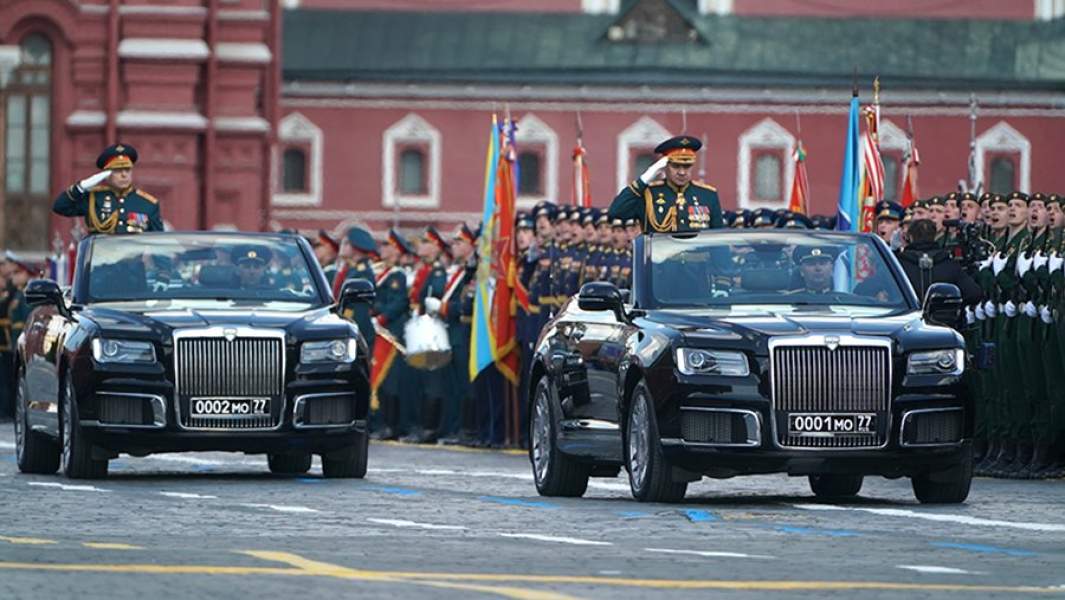 Министр обороны РФ Сергей Шойгу и главнокомандующий сухопутными войсками РФ Олег Салюков на параде, посвященном 78-й годовщине Победы в Великой Отечественной войне, на Красной площади