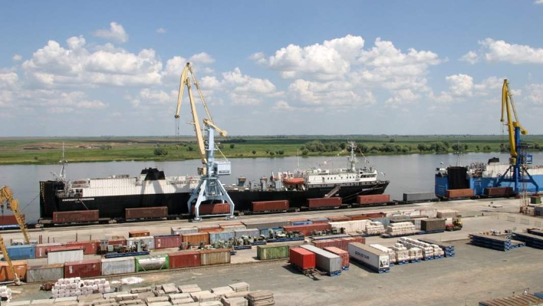 Порт в Астрахани