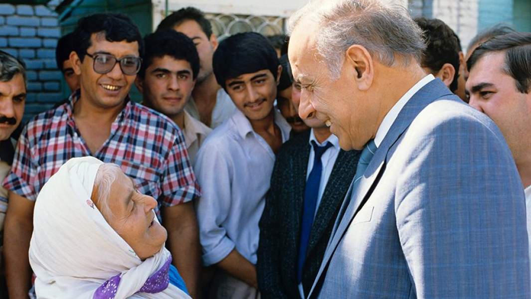 Гейдар Алиев во время встречи с избирателями, 1990 год