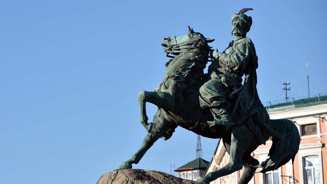 памятник Хмельницкому