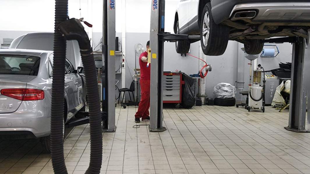 Автомобили в автосервисе официального дилерского центра