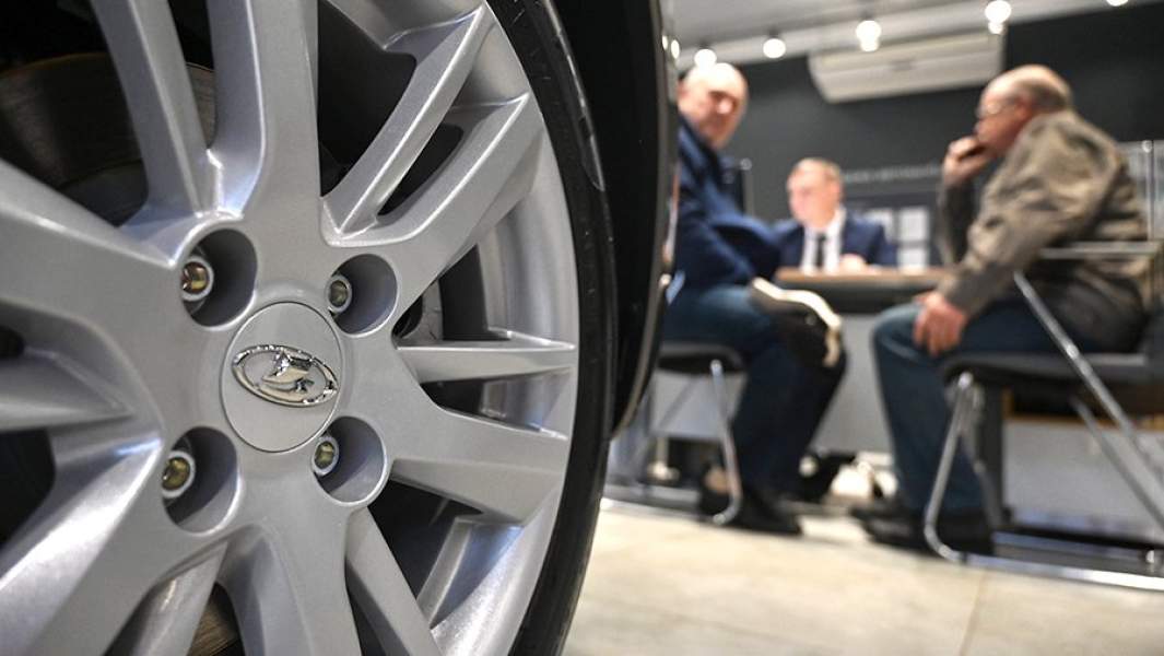 Продажа автомобилей в автосалоне