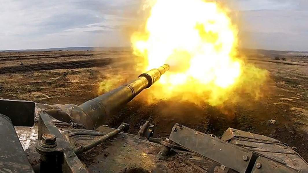 Экипажи Т-80 в ходе СВО освоили артиллерийские приемы ведения огня