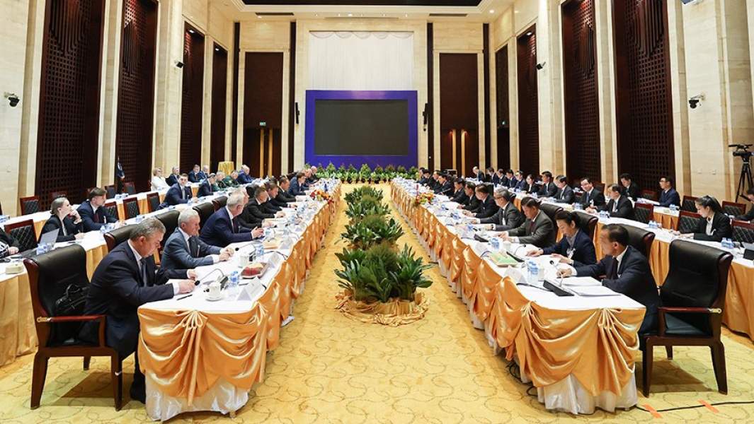 Встреча заместителя председателя Совета безопасности РФ, председателя партии «Единая Россия» РФ Медведева и президента Лаоса Сисулита