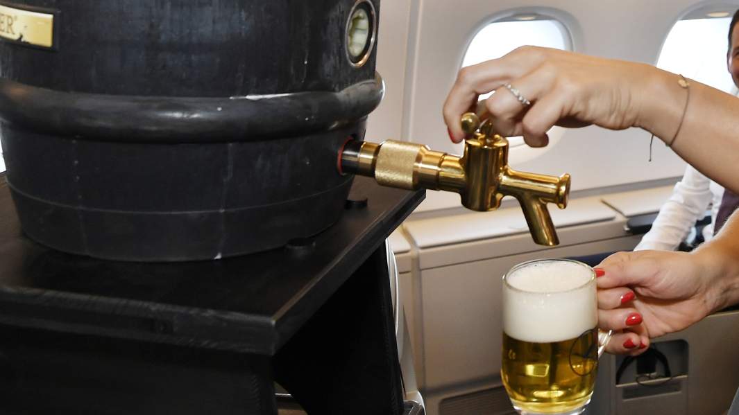 пиво на борту самолета