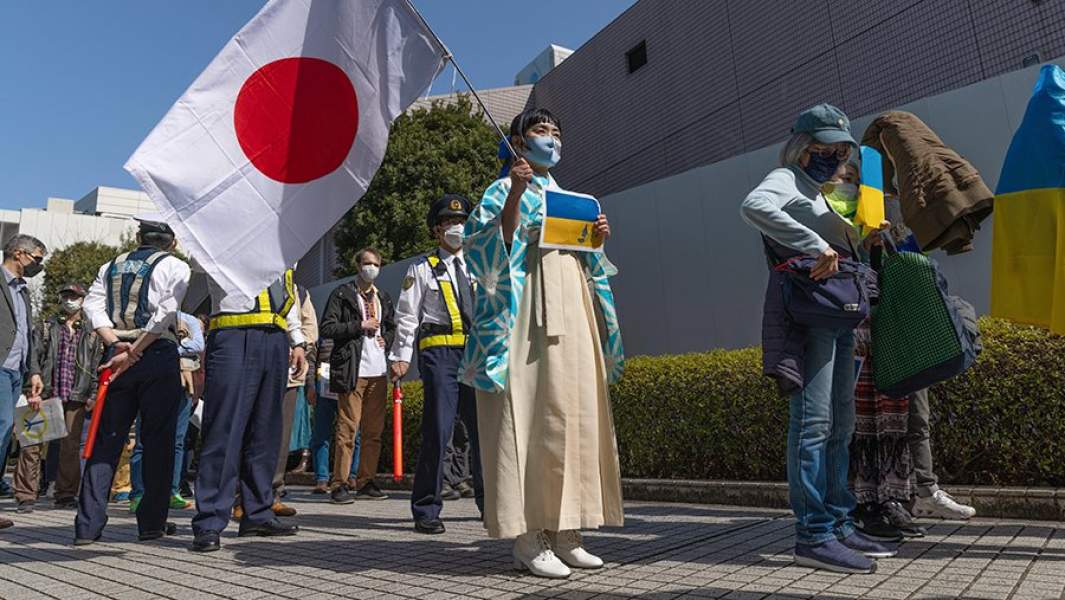 Tokyo sokaklarından birinde Ukrayna'yı destekleyen gösteri