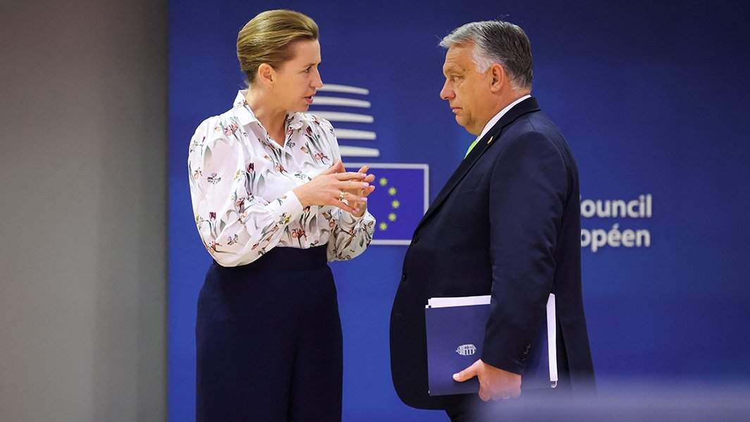 Премьер-министр Дании Метте Фредериксен и премьер-министр Венгрии Виктор Орбан