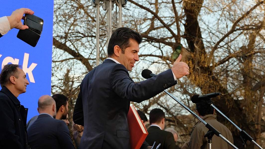 Кирилл Петков на митинге в Софии