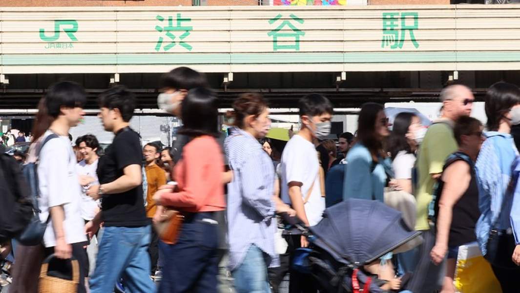 Tokyo'da bir sokakta