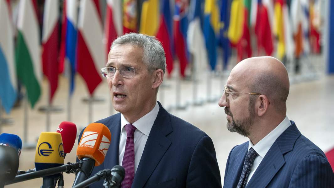  Генеральный секретарь НАТО Йенс Столтенберг и президент Европейского совета бельгиец Шарль Мишель 