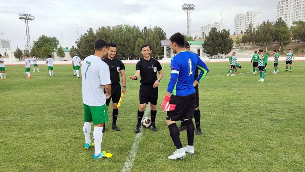 Начало матча Кубка Туркменистана между ФК «Аркадаг» и ФК «Энергетик»