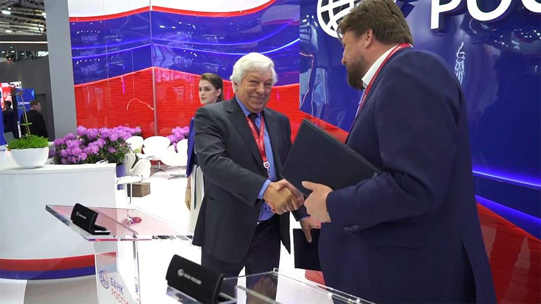 Подписание между АБР и «Росагролизингом». На фото: Михаил Клишин и Павел Косов