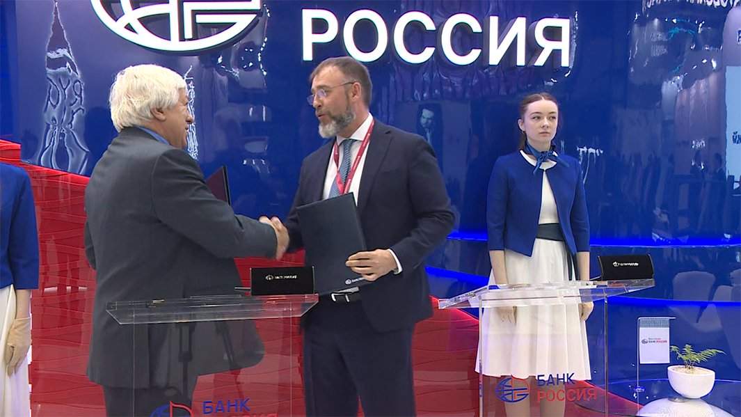 Подписание АБР с Фондом развития промышленности РФ. На фото: Михаил Клишин и Роман Петруца 