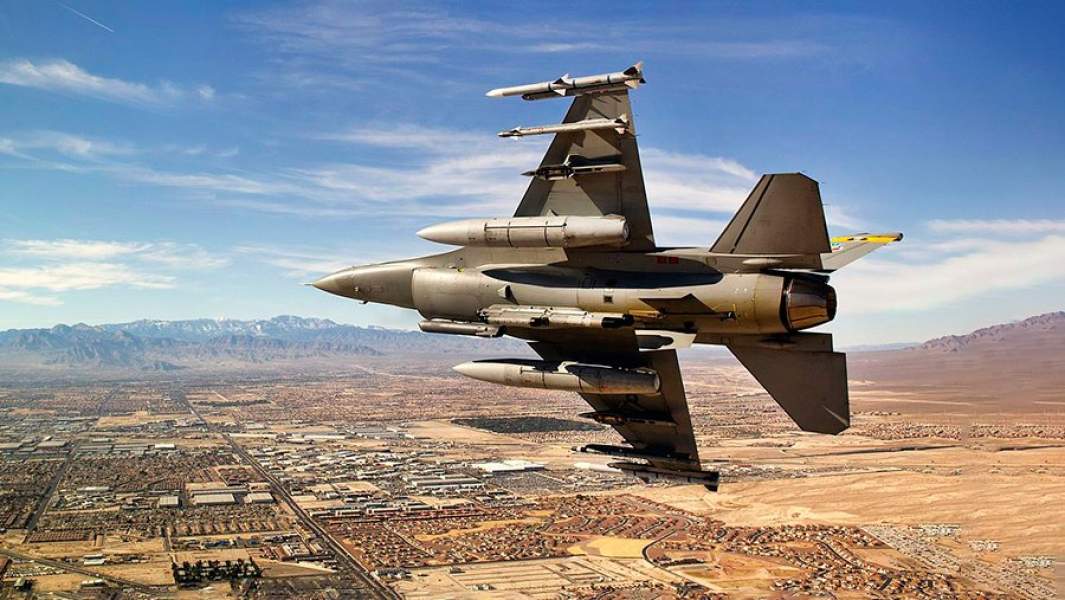 Истребитель F-16