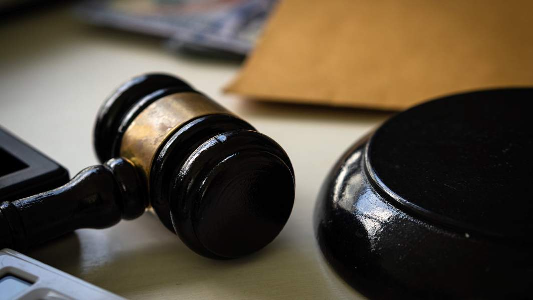 молоток суд