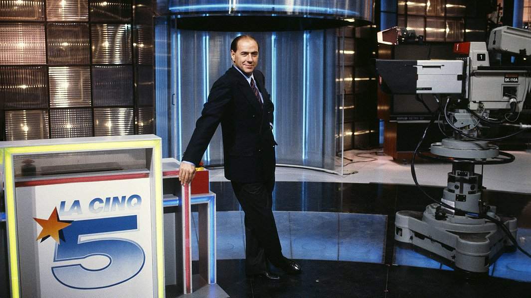 Сильвио Берлускони на съемочной площадке Canale 5 в Милане