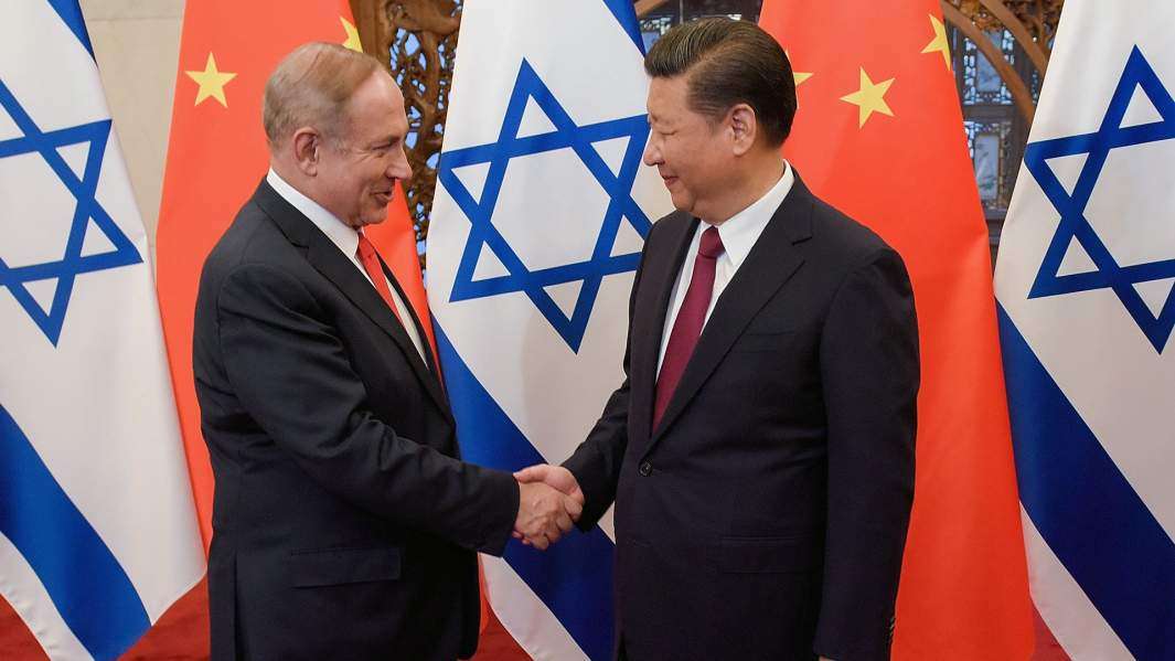 Çin Devlet Başkanı Xi Jinping (sağda) ve İsrail Başbakanı Binyamin Netanyahu