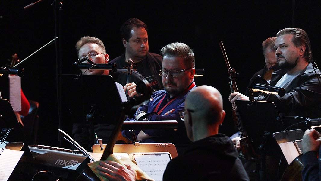 Кузьма Бодров (в центре)